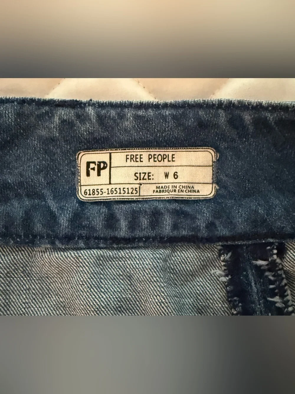 FREE PEOPLE Blue Denim Jeans Skirt Mini Women’s size 6 zipper stitching mint